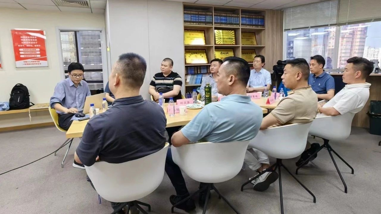 海鹦云控股举办“智启未来，赢在AI”主题沙龙活动二图